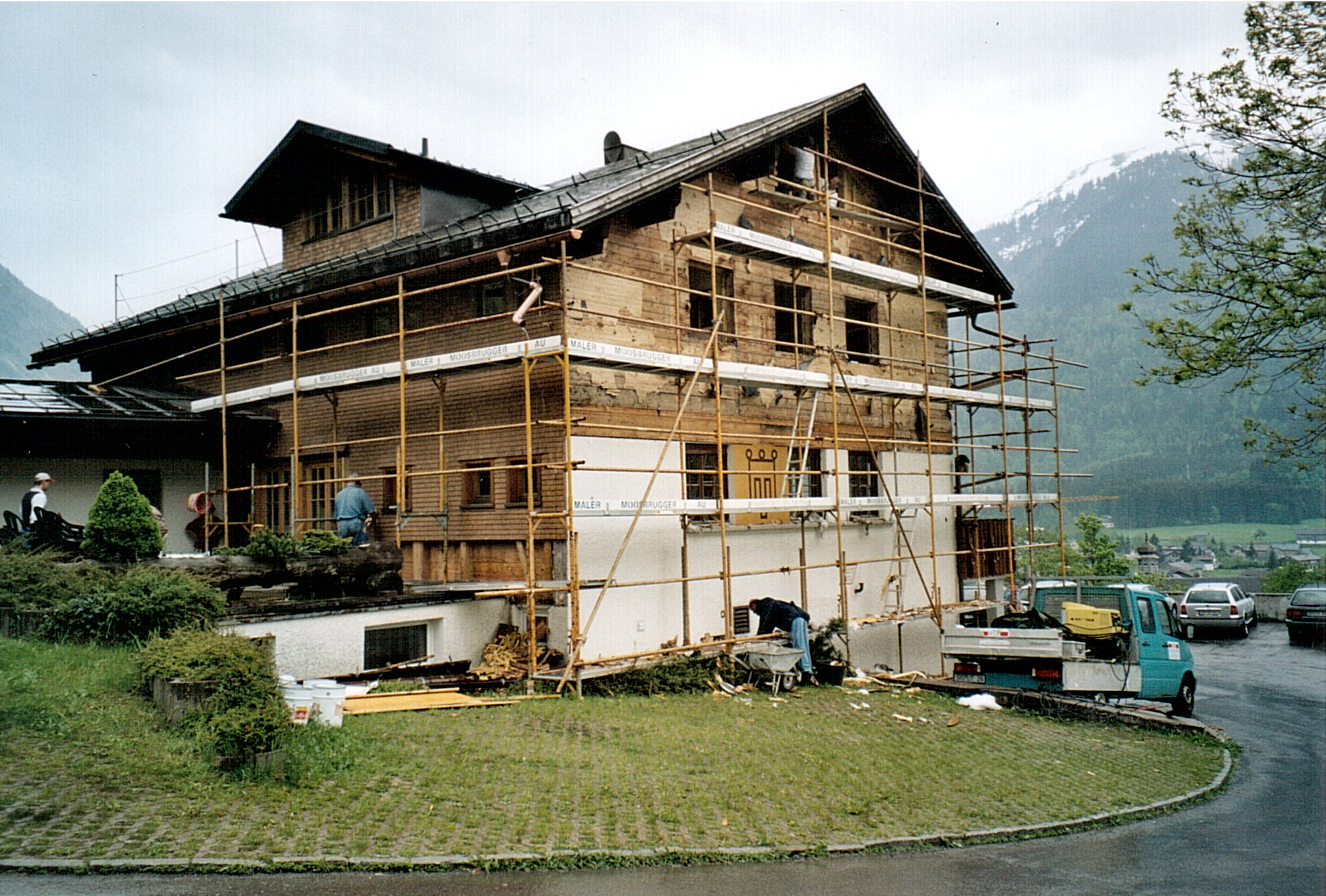 Haus Don Bosco in Au-Rehmen eingerüstet